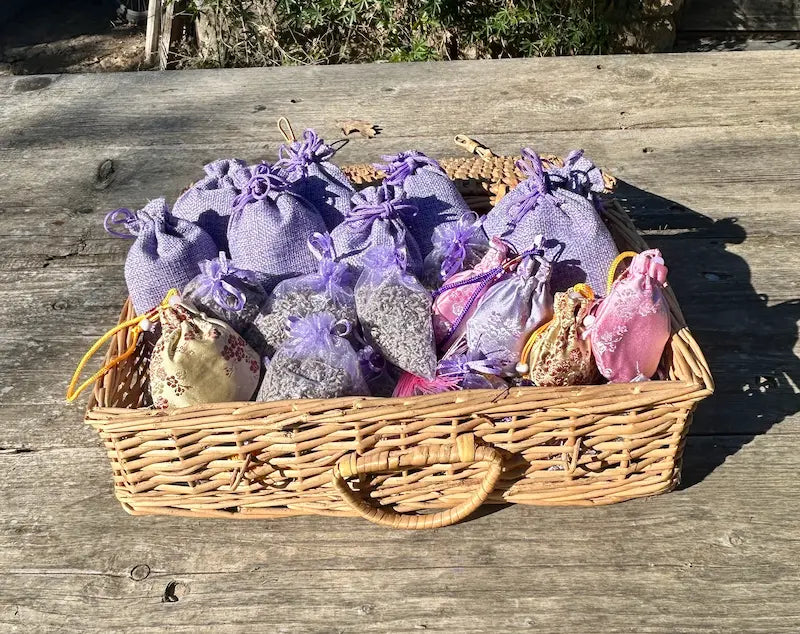 Sacchetti di lavanda bio come rimedio naturale contro le tarme della lana