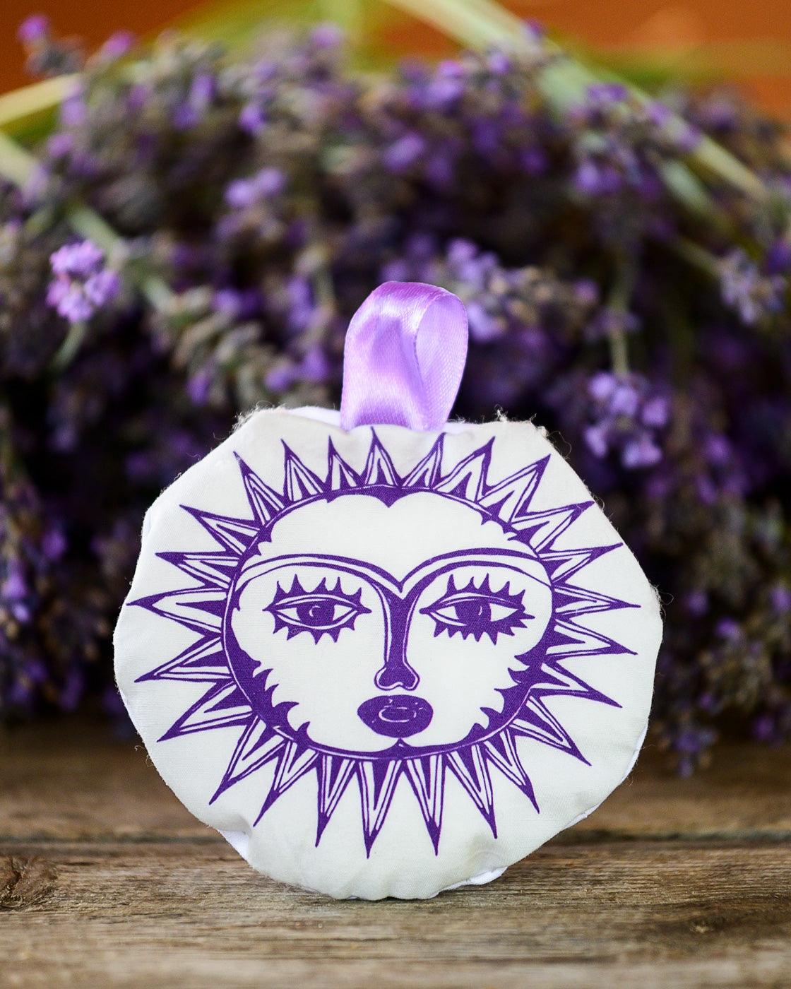 Cuscino Sole Podere Argo con fiori di lavanda biologica