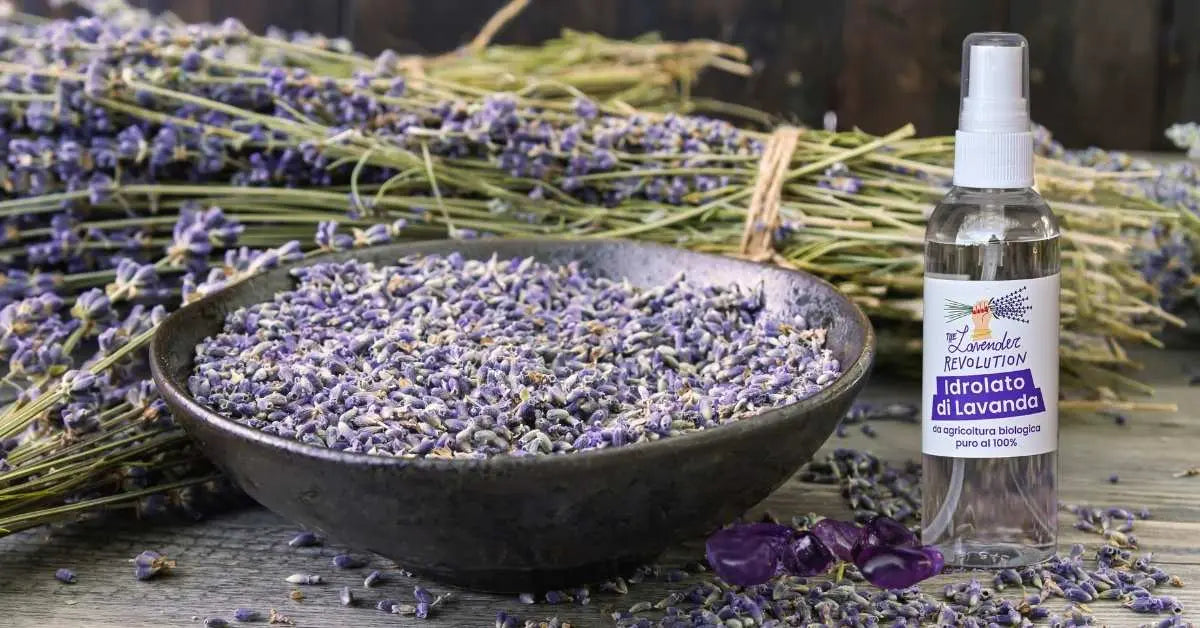 Deodorante naturale fai da te con idrolato di lavanda in flacone spray