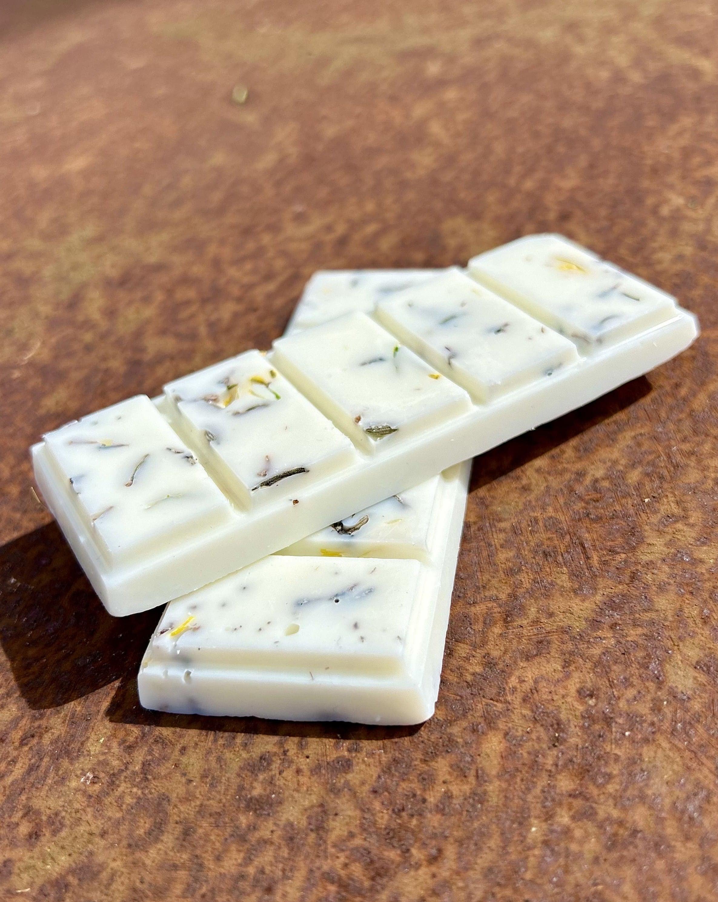 Tavoletta in cera di soia, fiori, e olio essenziale di lavanda