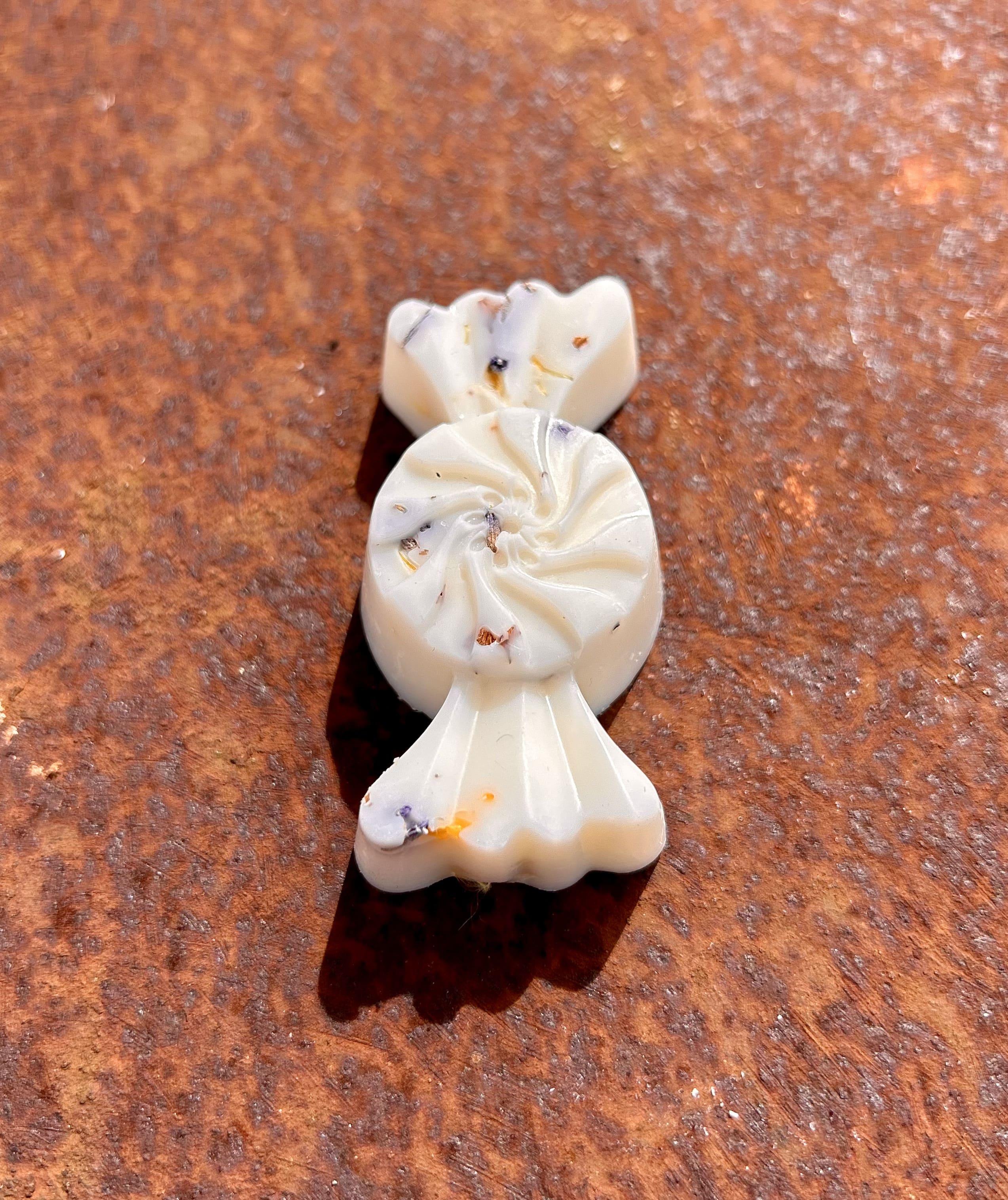 Caramella in cera di soia e olio essenziale di lavanda 