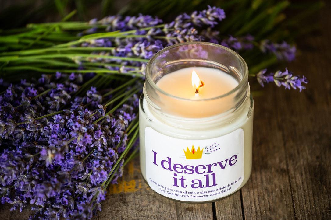 Candela in pura cera di soia e olio essenziale di lavanda I deserve it all 