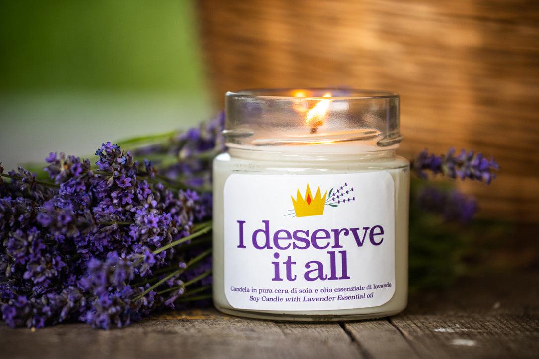 Candela in pura cera di soia e olio essenziale di lavanda I deserve it all 